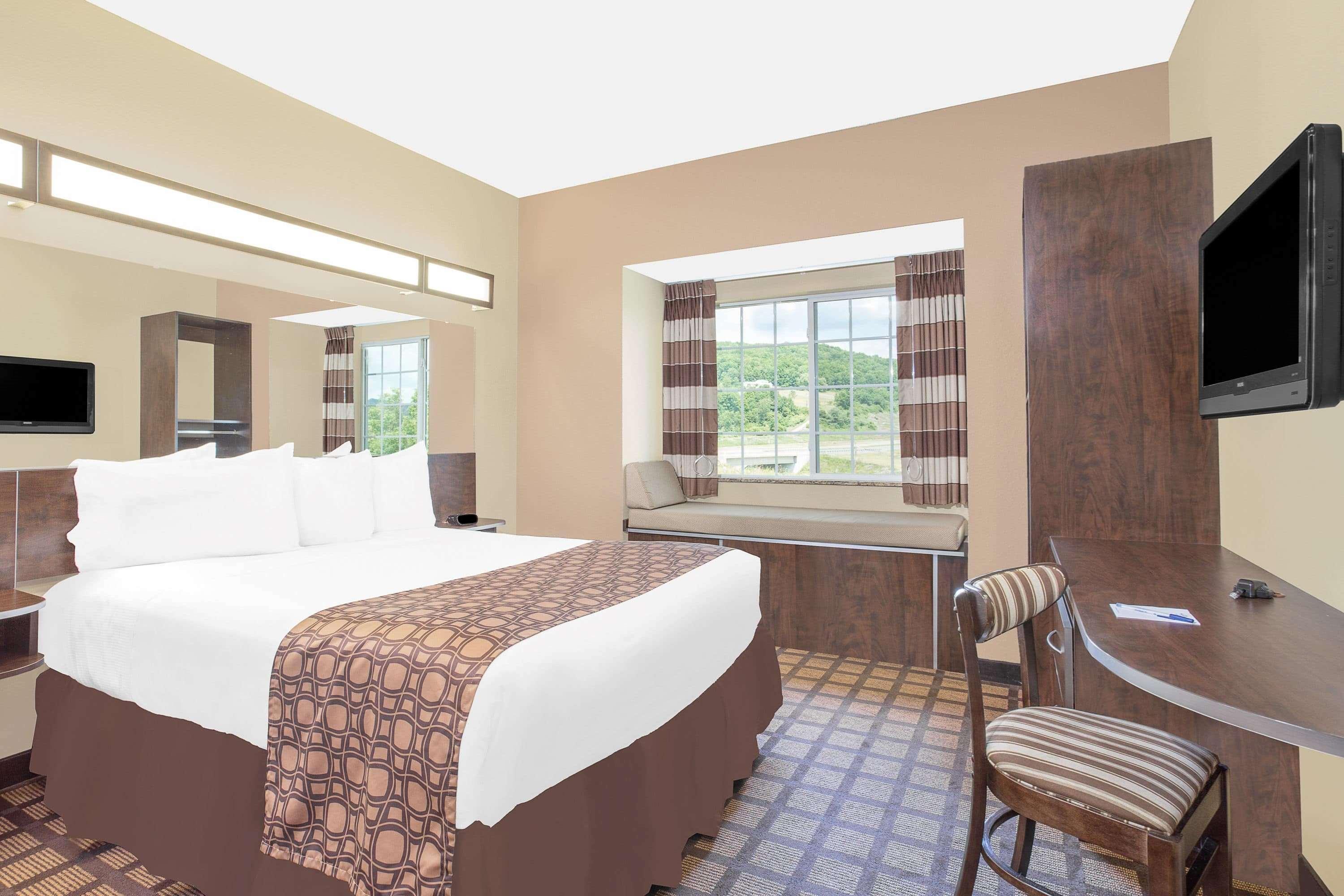 Microtel & Pa Hotel 4*