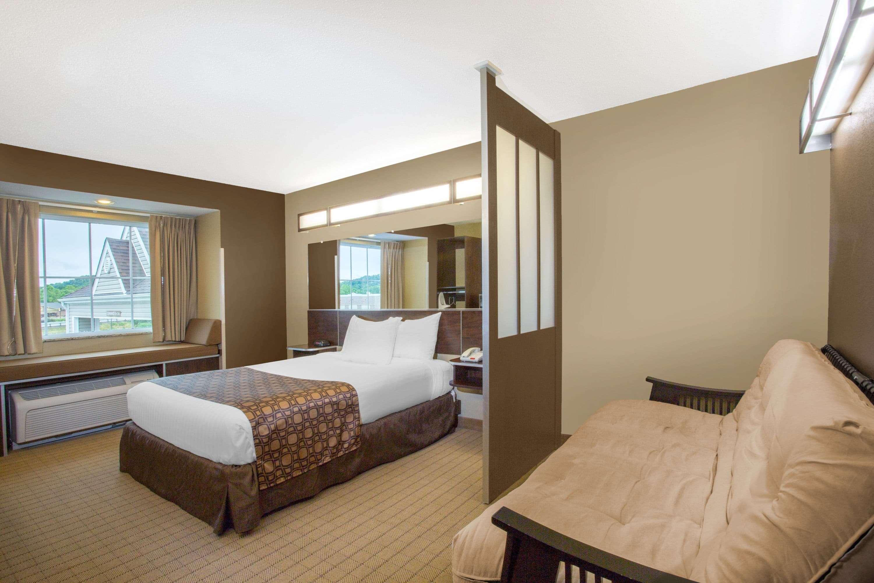 Microtel & Pa Hotel 4*