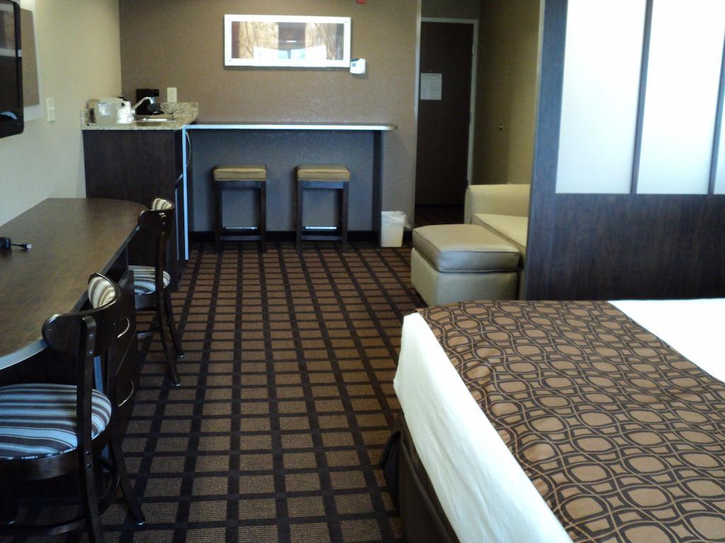 Microtel & Pa Hotel 4*