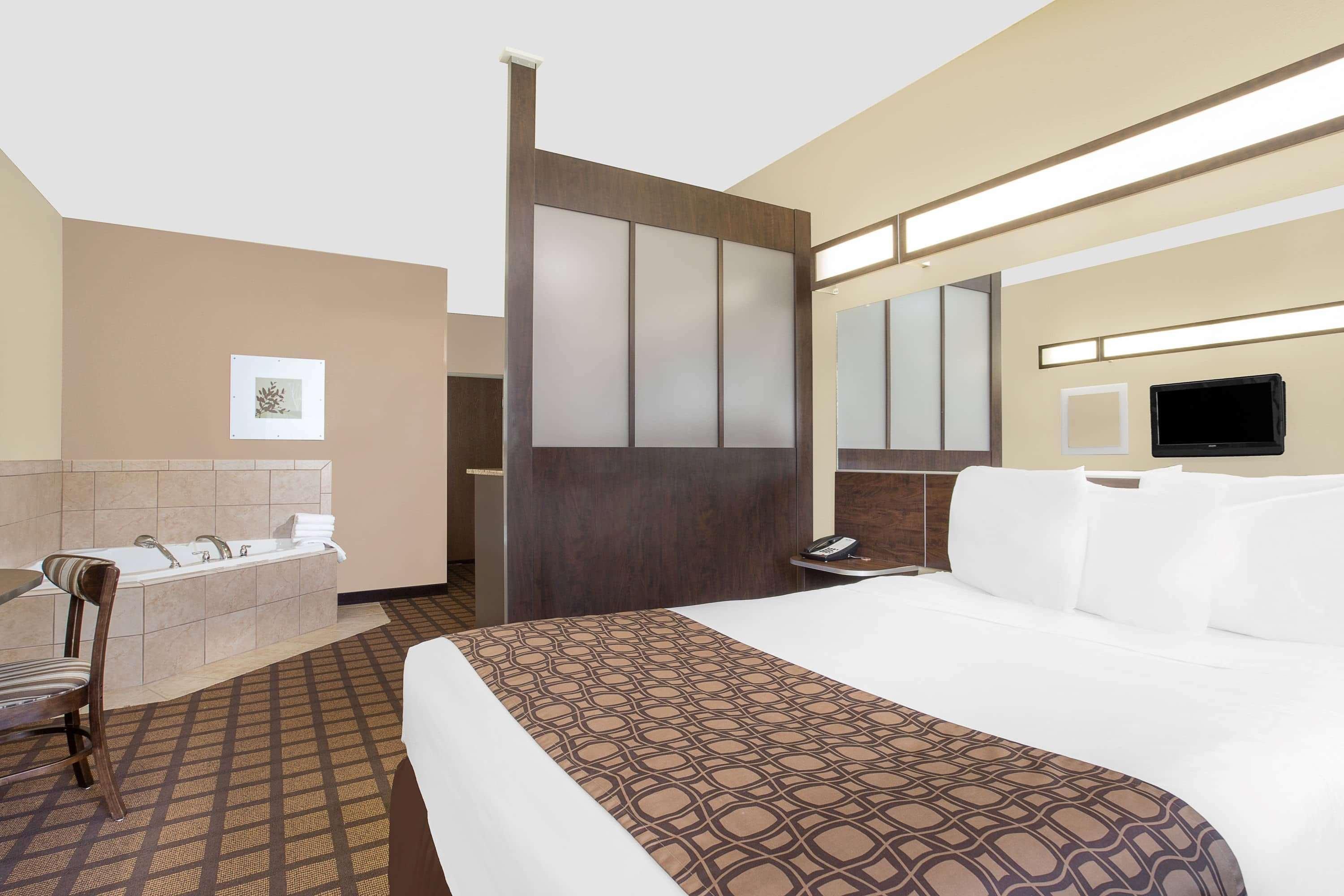 Microtel & Pa Hotel 4*